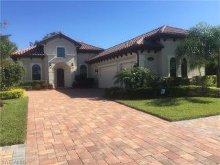 7461 Lantana Cir, Naples, FL 34119-9815