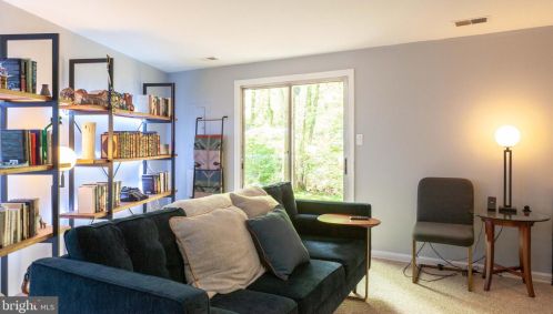 2186 Whisperwood Glen Ln, Herndon VA  20191-4146 exterior