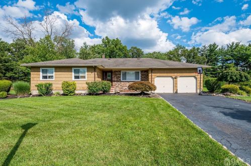34 Pine Ridge Dr, East Brunswick, NJ 08816-1622