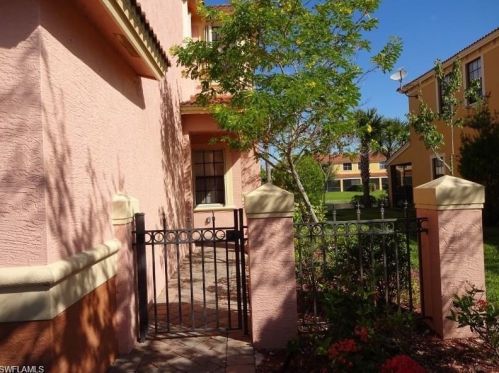 7361 Bristol Cir, Naples FL  34120-0696 exterior