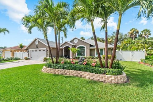 122 Queens Ln, West Palm Beach, FL 33411-1576