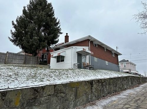 2332 Clinton St, Whitaker PA  15120-2661 exterior