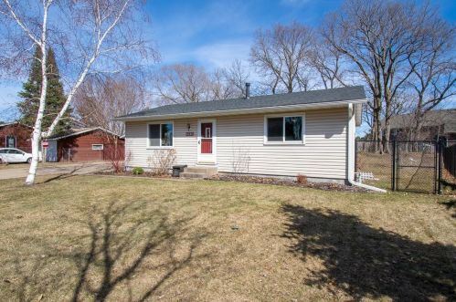 6510 Hokah Dr, Lino Lakes, MN 55014-1343