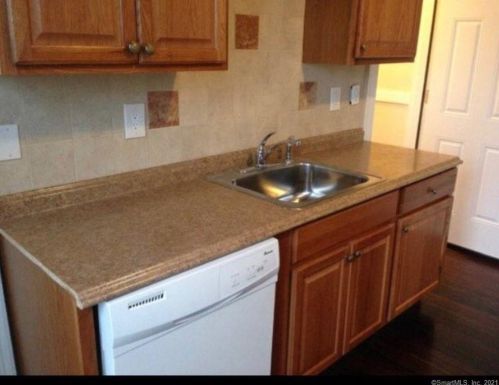 219 Columbia St, New Britain, CT 06052-1724