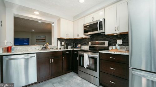9134 Everett Ct, Springfield VA  22152-2158 exterior
