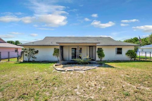 2861 Bowden Rd, Avon Park Lakes FL  33825-8701 exterior