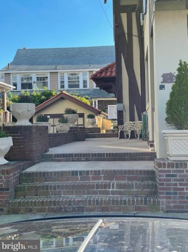 32 Tallahassee Ave, Atlantic City, NJ 08401-3334