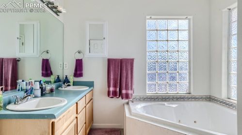 971 Los Charros Dr, Pueblo CO 81007-6168 exterior