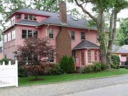 429 Wolcott St, Newton, MA 02466-1520