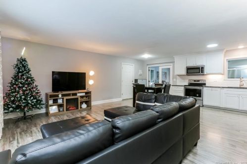 54 Woodbridge Rd, Glastonbury CT  06033-2925 exterior