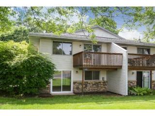 1676 Hickory Ln, Saint Paul, MN 55122-2530