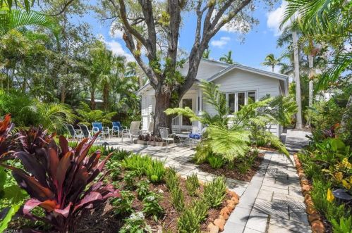 223 11th Ave, Naples, FL 34102-7022