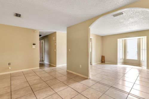 3542 Pine Ridge Ct, Orlando, FL 32808-2833