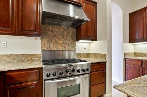 16057 Sheltered Cv, Lathrop, CA 95330-8611