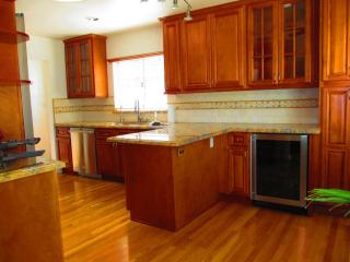 879 Sweetbriar Dr, Campbell, CA 95008-5617