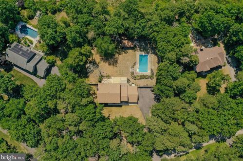 1 Madison Ct, Southampton NJ  08088-9046 exterior