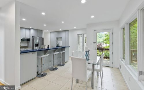 3709 Whispering Ln, Falls Church VA  22041-1121 exterior