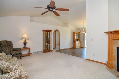3207 Alfa Romeo Rd, Green Bay, WI 54313-9288
