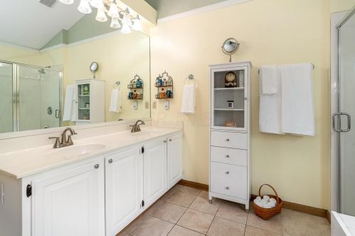 2960 Wynridge Dr, Darbydale OH  43123-8706 exterior