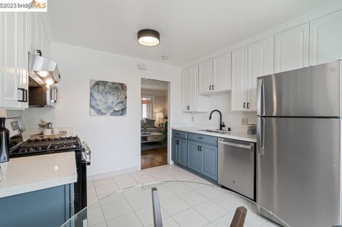 2876 Carmel St, Oakland, CA 94602-3461