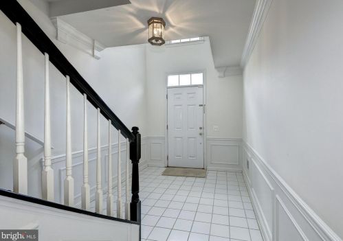 6325 Dunn Ct, Springfield, VA 22150-7839