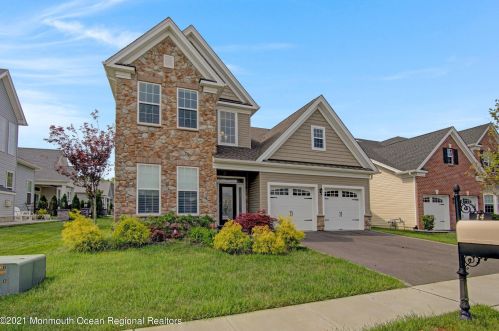 14 Sunset Dr, Tinton Falls, NJ 07724-4974