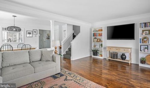 302 Hedgestone Ter, Leesburg VA  20176-4842 exterior