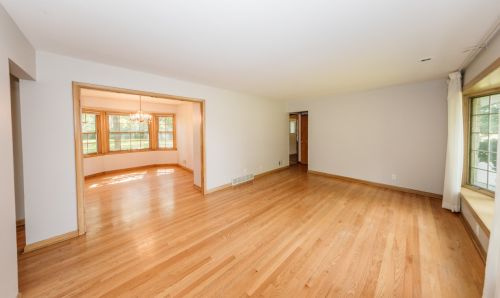 9616 Greenview Ln, Thiensville WI  exterior