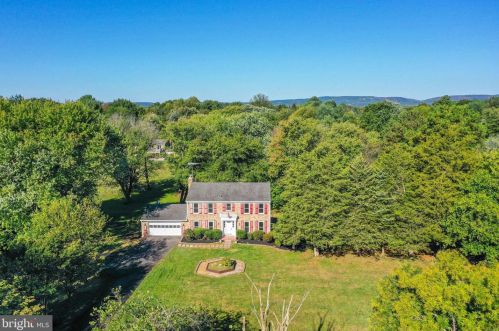 5758 Benford Dr, Haymarket VA  20169-2503 exterior