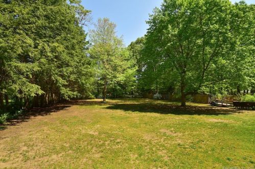 284 Elm St, Windsor Locks, CT 06096-2612