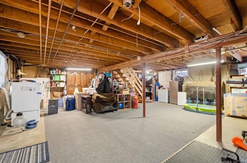 11 Palmer Dr, Gales Ferry CT  06335-1529 exterior