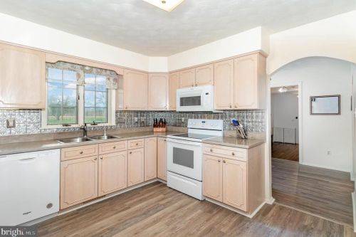 11 Thrush Dr, Carlisle PA  17015-7653 exterior