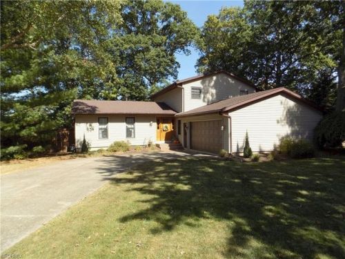 6651 Cliffside Dr, Vermilion, OH 44089-3427