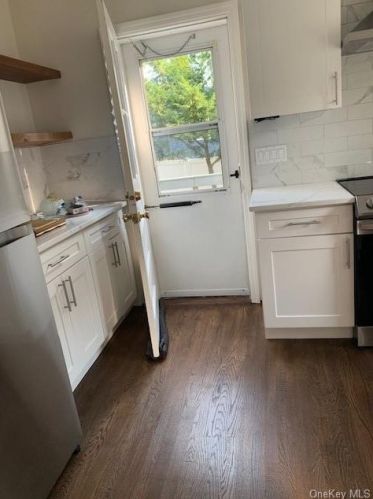1587 Hanover St, Yorktown Hgts NY  10598-4711 exterior