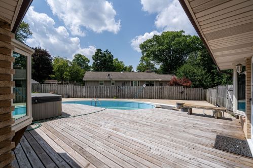2025 Woodland Dr, Caledonia, WI 53108-9718
