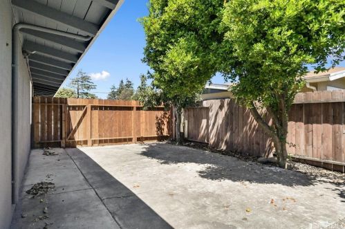 27553 Orlando Ave, Hayward CA 94545-4750 exterior