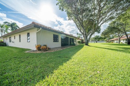 6376 Kings Gate Cir, Delray Beach FL  33484-2429 exterior