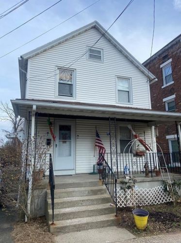 56 Grove St, Middletown, CT 06457-2221
