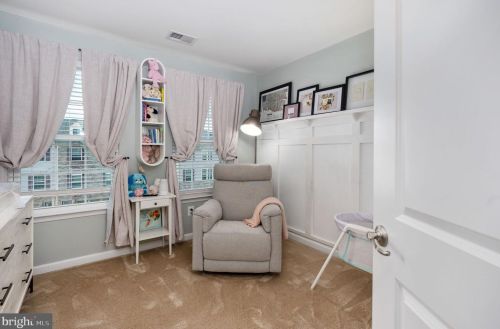 7009 Darbey Knoll Dr, Gainesville VA  20155-3634 exterior