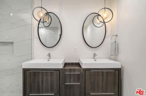 4709 Norwich Ave, Van Nuys CA  91403-2017 exterior