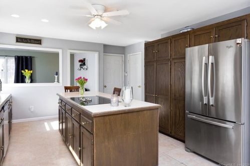 16 Vollmer Ave, Norwalk CT  06851-4132 exterior