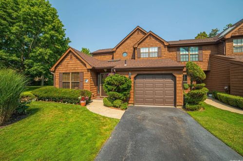 23 Sutton Pl, Islip Manor, NY 11751-3725