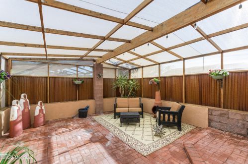 140 Montecello Ct, Tucson AZ exterior