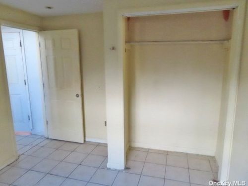 233 Rushmore St, Westbury NY  11590-3822 exterior