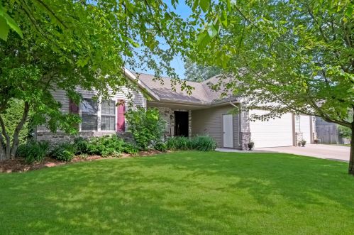 1219 Lily Ave, West Bend, WI 53090-2804