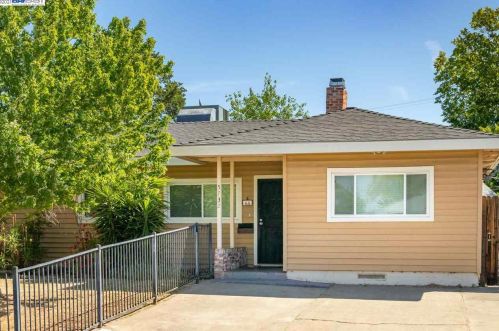 5732 Layton Dr, North Highlands, CA 95660-4770