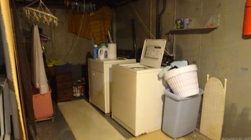 30 Duval St, Manchester CT 06042-2816 exterior