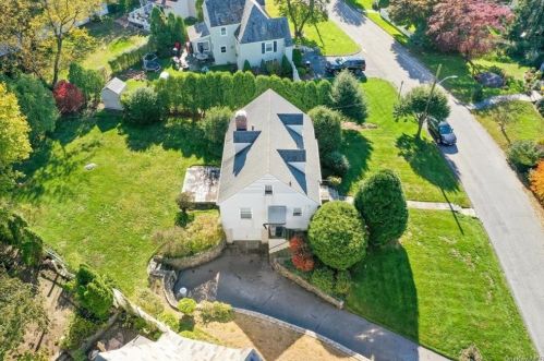 4 Calton Rd, New Rochelle, NY 10804-3504