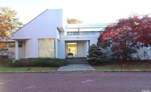 6 Cow Ln, Great Neck, NY 11024-1517