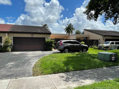 7346 Coldstream Dr, Hialeah, FL 33015-2204